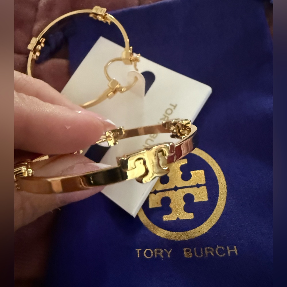 Gold Accent Hoop Tory Burch GOLD Serif-T Logo Hoop earrings with Dust Bag - Picture 4 of 5
